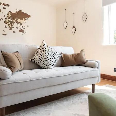Metropolitan - 2 Bed, Private Parking Apartment, Great Commercial Home From Home Stay! เซาธ์แธมป์ตัน ภายนอก รูปภาพ