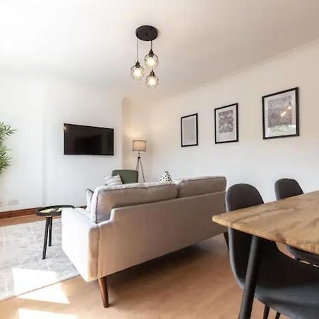Metropolitan - 2 Bed, Private Parking Apartment, Great Commercial Home From Home Stay! เซาธ์แธมป์ตัน ภายนอก รูปภาพ