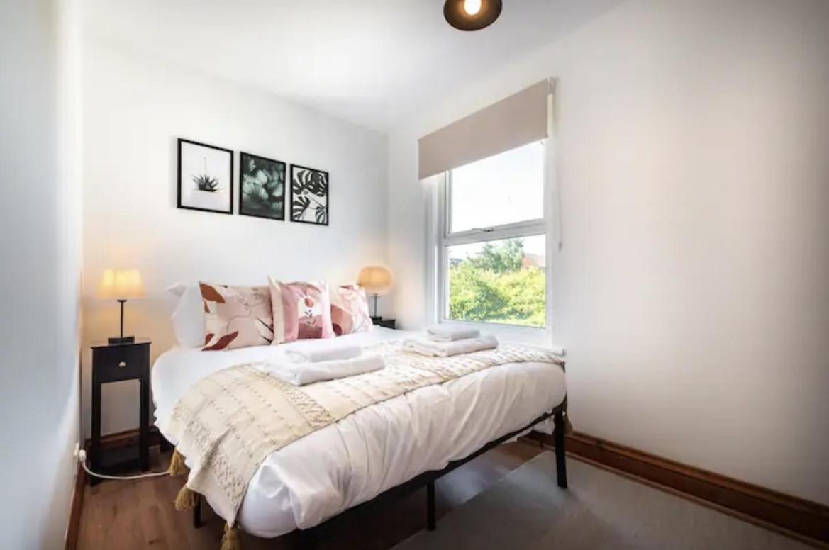 Metropolitan - 2 Bed, Private Parking Apartment, Great Commercial Home From Home Stay! เซาธ์แธมป์ตัน ภายนอก รูปภาพ