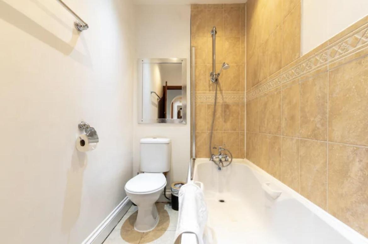 Metropolitan - 2 Bed, Private Parking Apartment, Great Commercial Home From Home Stay! เซาธ์แธมป์ตัน ภายนอก รูปภาพ