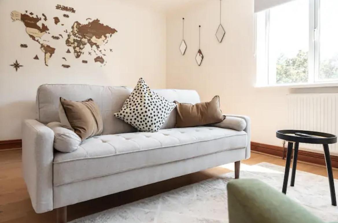 Metropolitan - 2 Bed, Private Parking Apartment, Great Commercial Home From Home Stay! เซาธ์แธมป์ตัน ภายนอก รูปภาพ